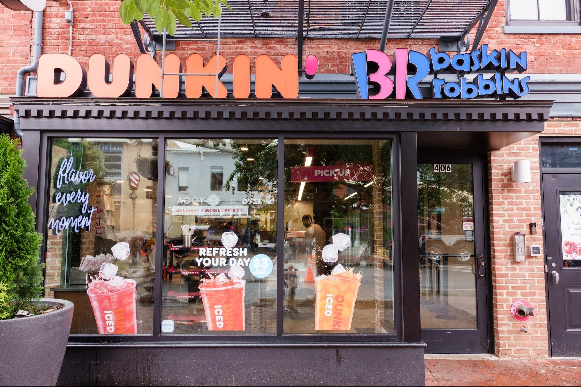 This Dunkin' Franchisee Has a Simple Message for Congress—And He Keeps Repeating It