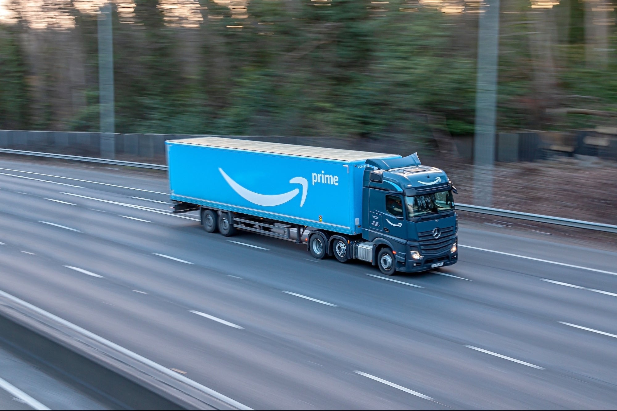 Amazon Is Testing 30-Minute Delivery. Should Walmart Be Worried?