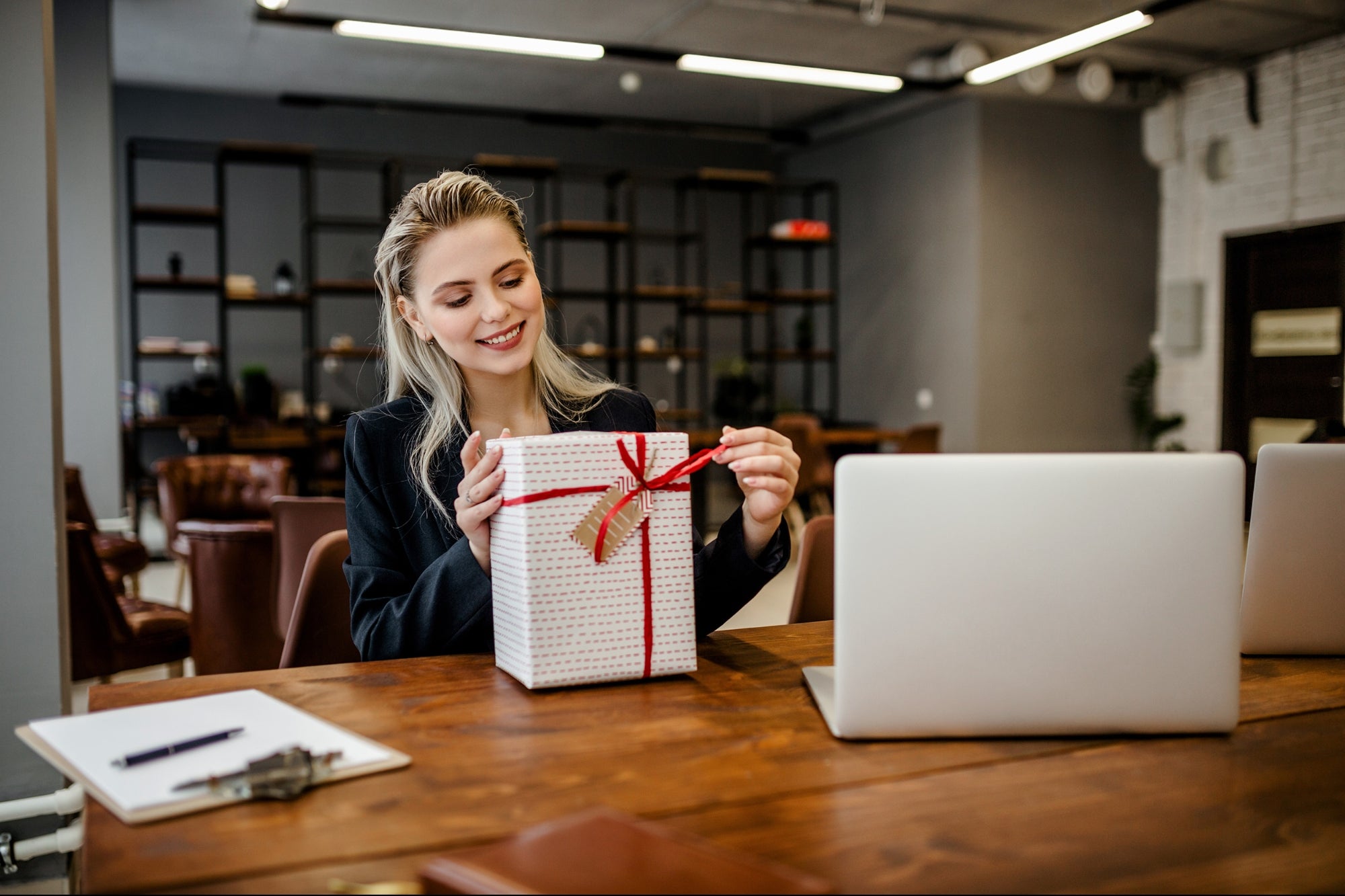 Giving Holiday Cheer: Corporate Gifting Has Never Been Easier