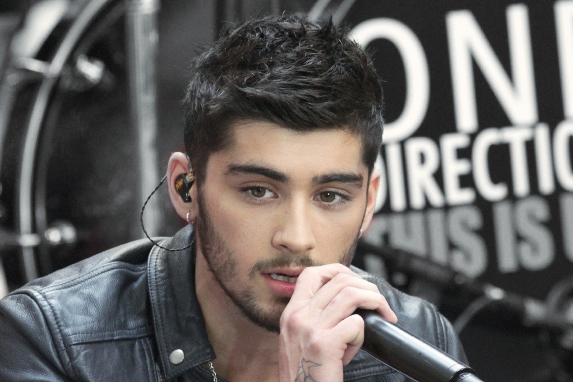 After Zayn Malik Leaves One Direction Heartbroken Fans Ask For Time 