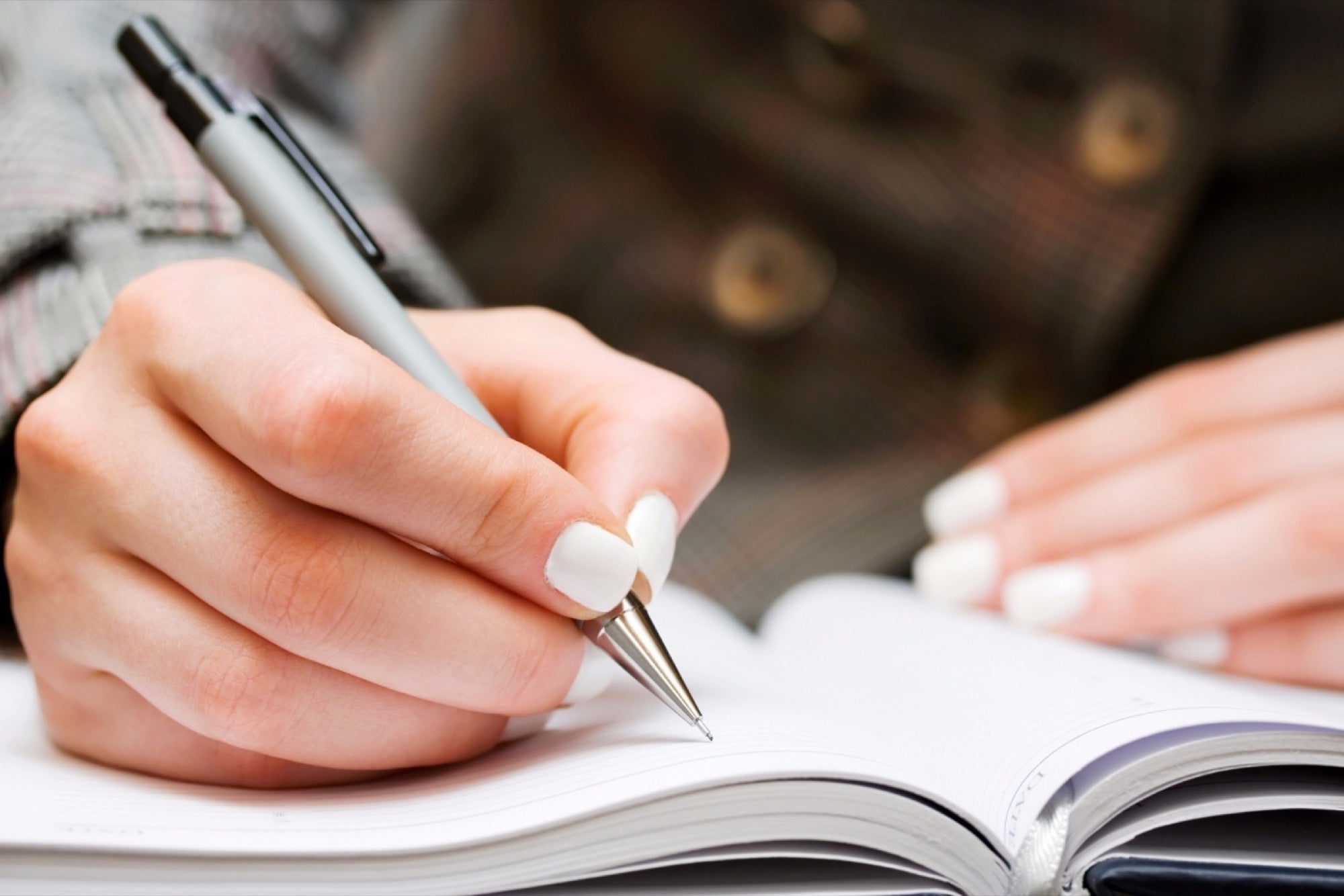 What Your Handwriting May Reveal About Your Confidence, Creativity and  Health (Infographic)