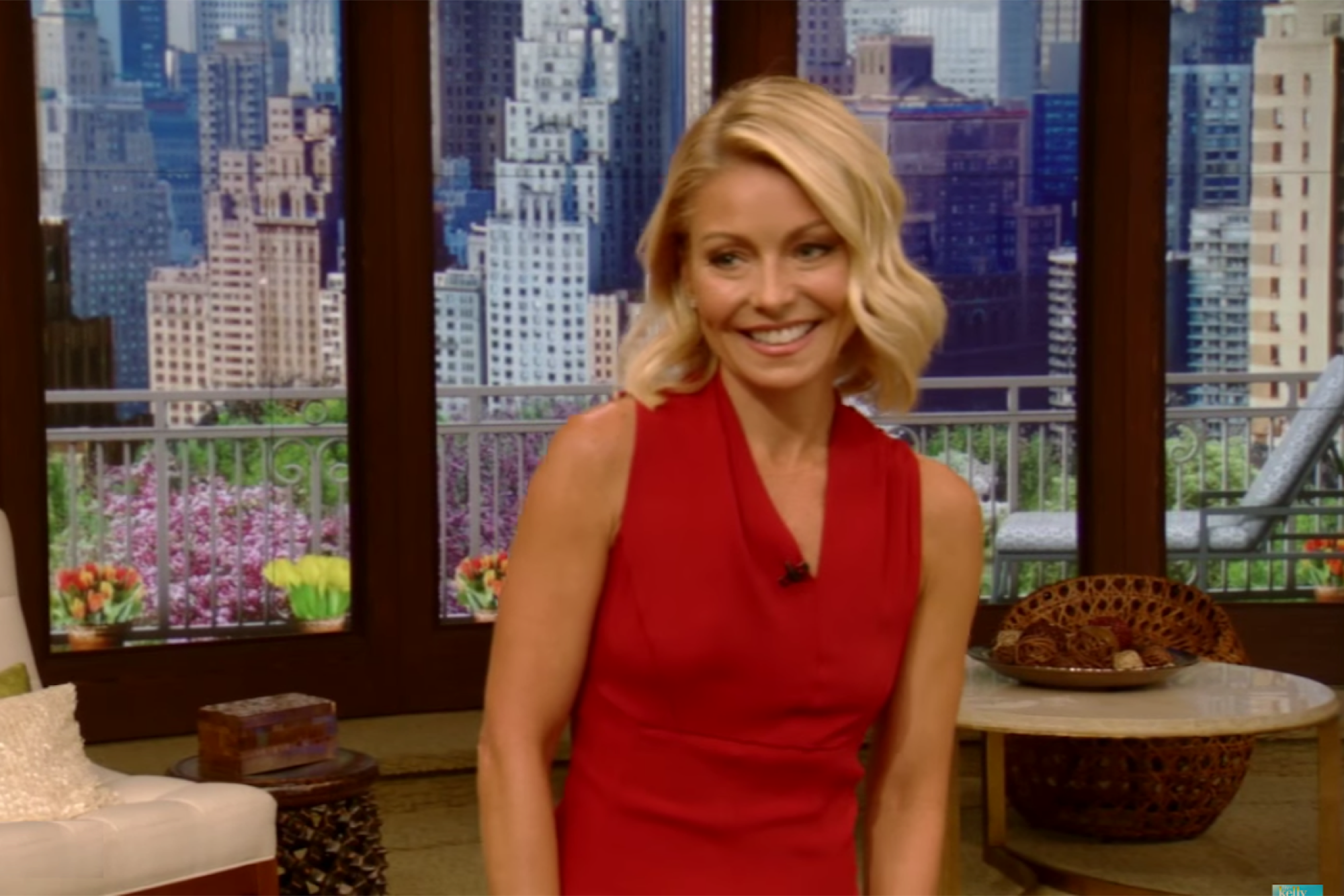 2019 year - Watch Kelly Ripas Emotional Return to Live 2019 year