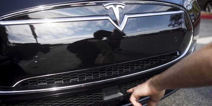 Consumer Reports Magazine Urges Tesla Disable Auto Steering