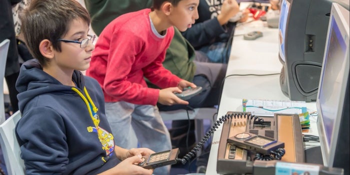 Los estudiantes sacan mejores resultados aprendiendo con juegos