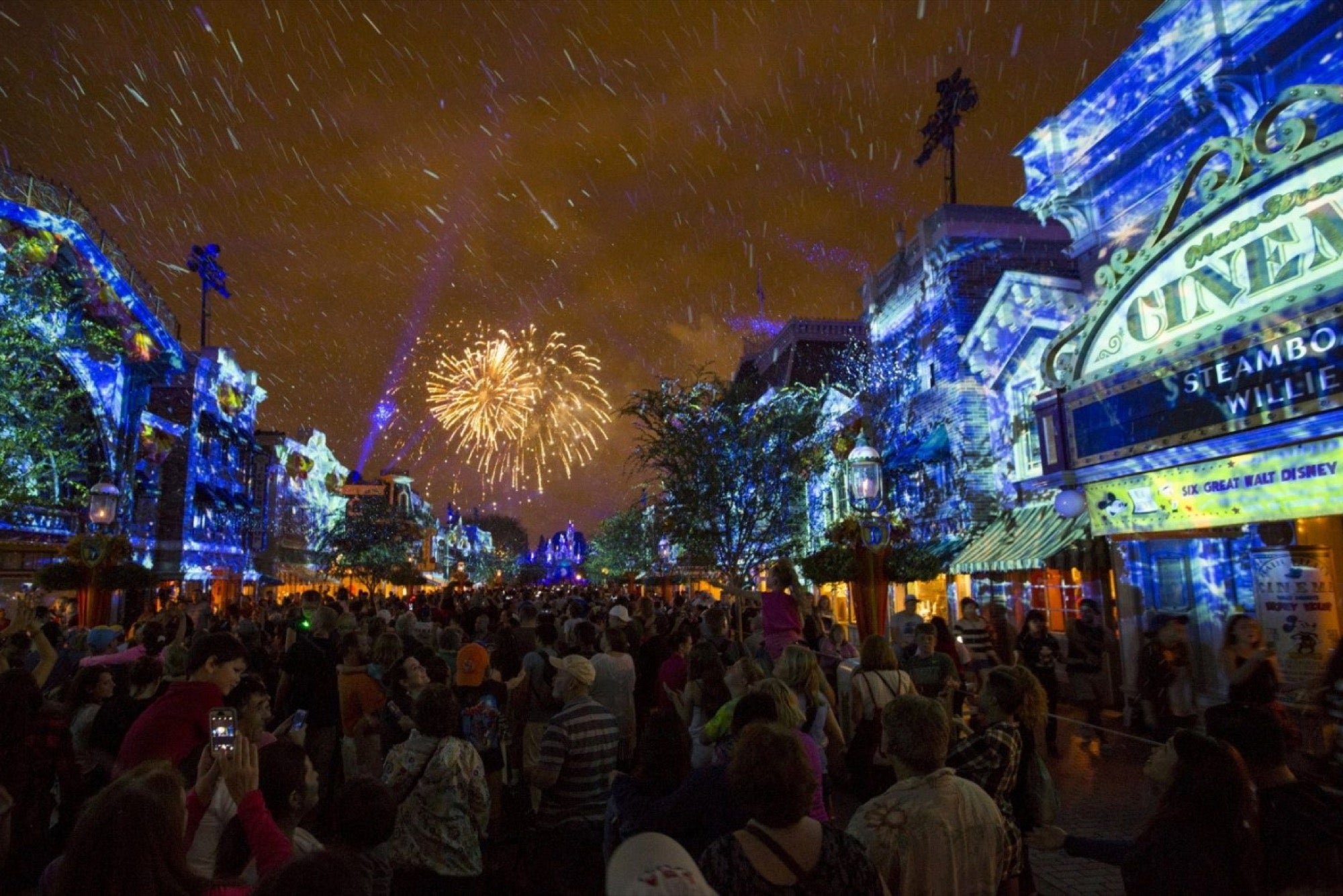 disney-can-fly-drones-after-unblocking-its-parks-no-fly-zones