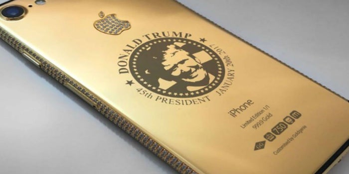 La tienda que hace negocio por vender un iPhone de oro con el rostro de Trump