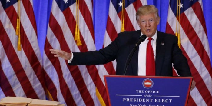 El muro va en los primeros días con o sin acuerdo con México: Trump