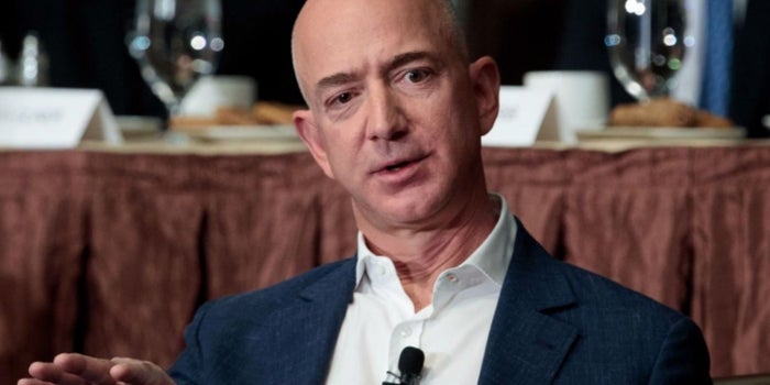 Jeff Bezos quiere un servicio a domicilio en la Luna