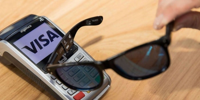 Visa está probando lentes de sol para pagar cosas