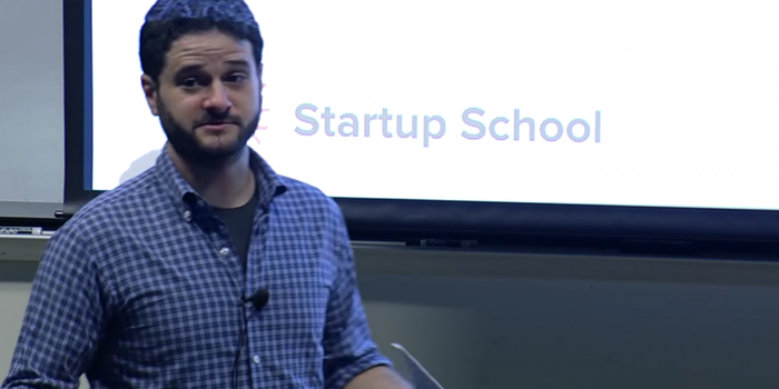 El cofundador de Facebook explica por qué se debe arrancar una startup