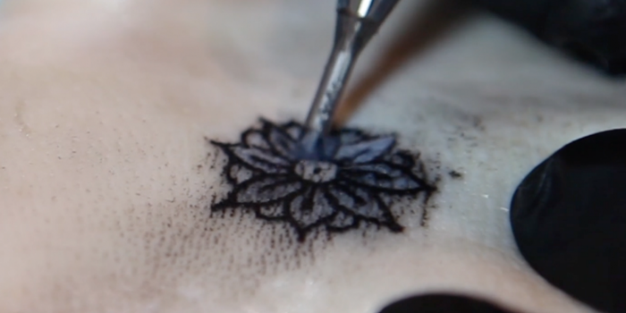 El tatuaje que cuida la salud de tu sangre