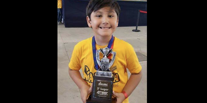 Niño de 6 años representa a México en Asia en concurso de cálculo