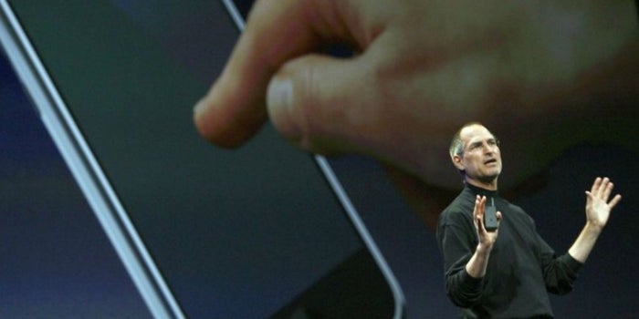 Steve Jobs engañó a una habitación llena de reporteros (y cambió al mundo en el proceso)