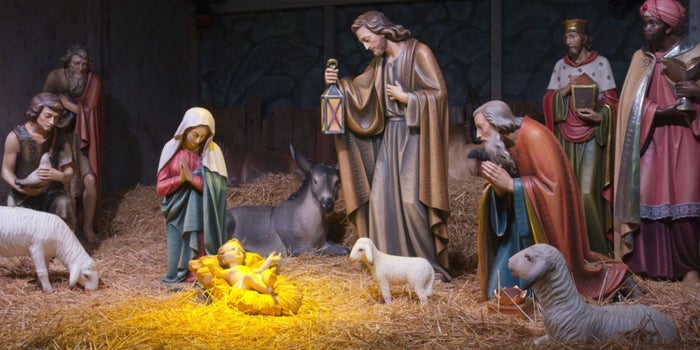 Negocios decembrinos: Elaboración de Nacimientos de Navidad
