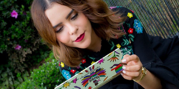Lanza Yuya su línea de cosméticos