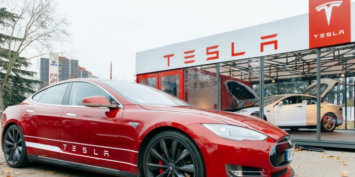 Tesla pierde 8,000 dólares por minuto