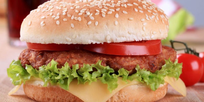 La 'migra' deja sin trabajadores a panadería que hace bollos a McDonald's