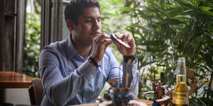 Esta marca de cerveza quiere impulsar a jóvenes emprendedores en el extranjero