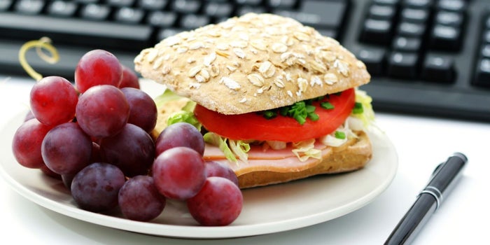 5 comidas para llevar a la oficina para rendir en el trabajo