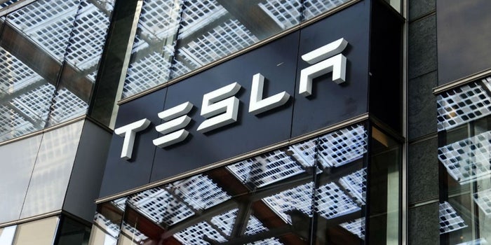 Elon Musk quiere llevar un Tesla a Marte