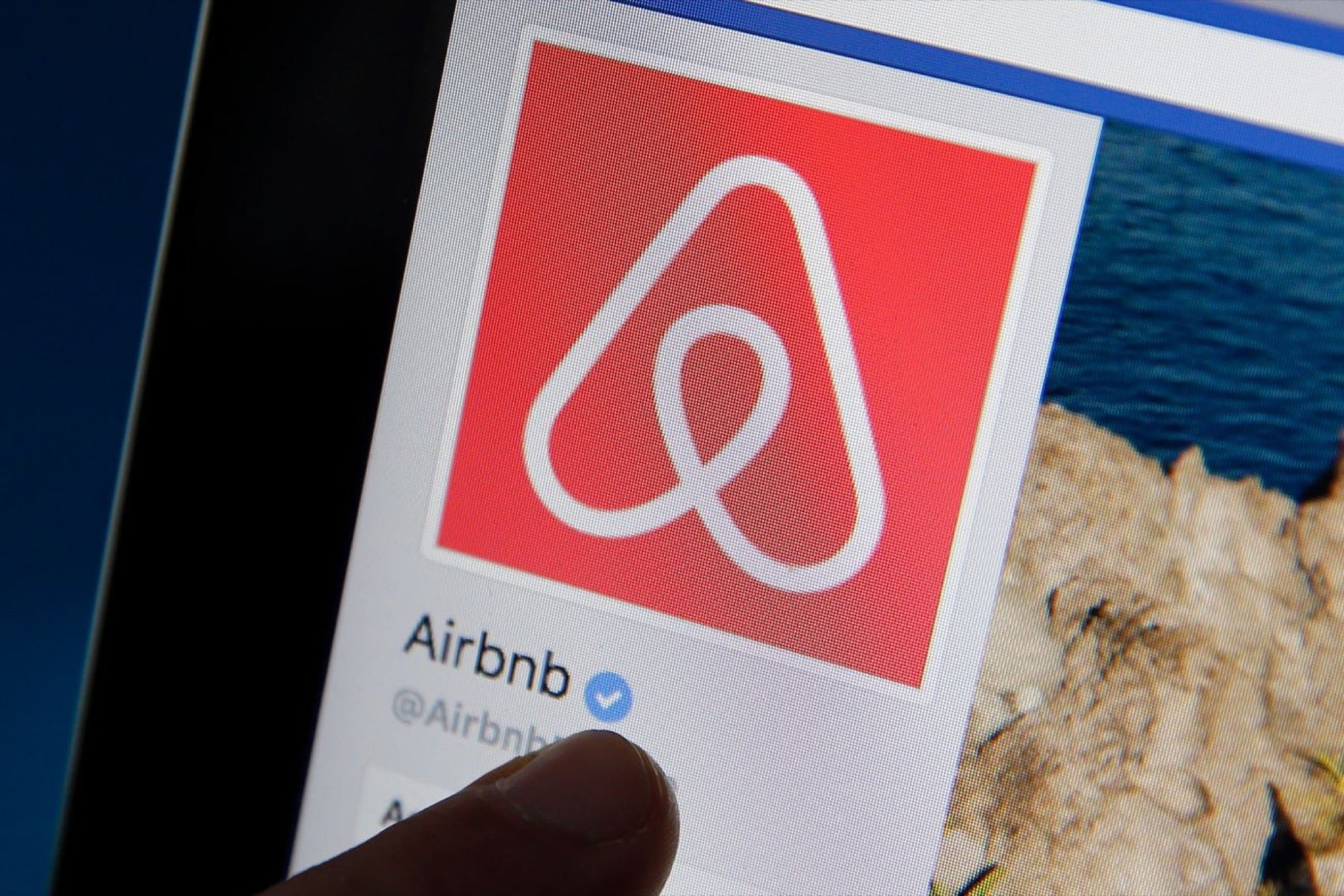 Airbnb Lets Users Pay Less Up Front