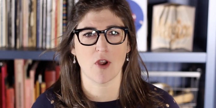 Las 3 formas en las que tu celular afecta tu cerebro: Mayim Bialik