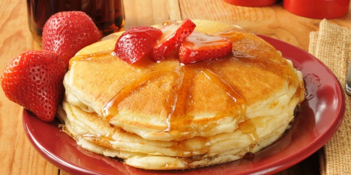 ¿Hot cakes a la cama? Emprende desayunos nutritivos a domicilio