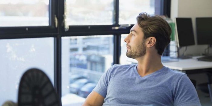 ¿Trabajando duro o a duras penas trabajando? 5 hacks para producir más en tus 8 horas de trabajo