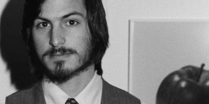 Una solicitud de empleo llena de errores de Steve Jobs será subastada