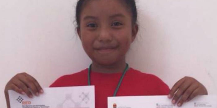 Mexicana de 8 años gana premio de ciencia nuclear en la UNAM