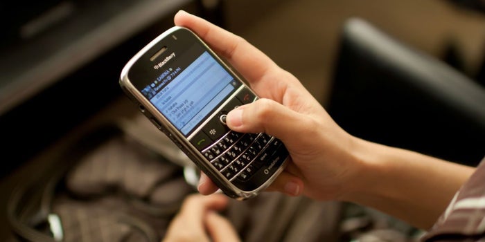 BlackBerry demanda a Facebook por plagio