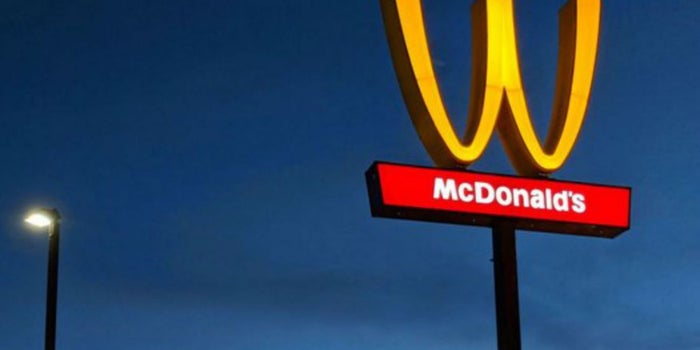 Por qué McDonald's volteó sus icónicos arcos