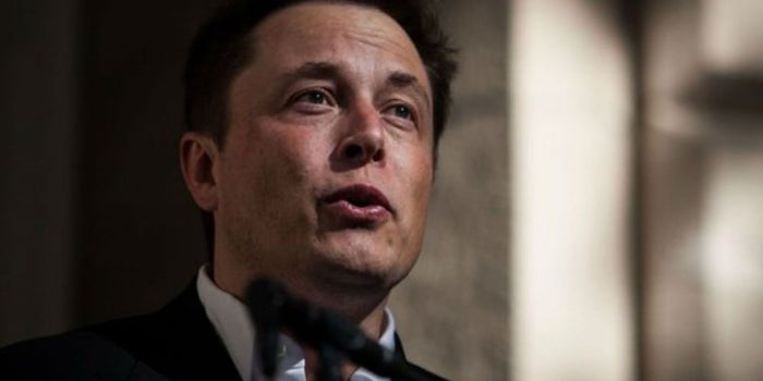 Inversionistas de Tesla quieren pago millonario para Elon Musk