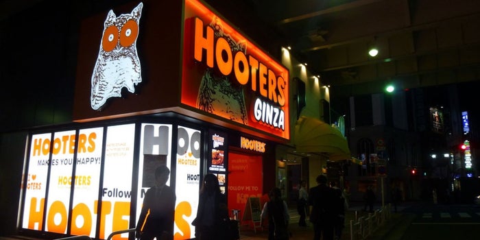 Hooters 'abre' un espacio de coworking en Tokio