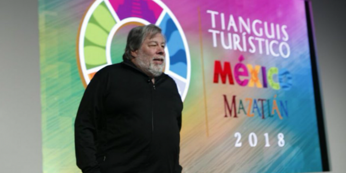 Wozniak inspira a jóvenes mexicanos a innovar