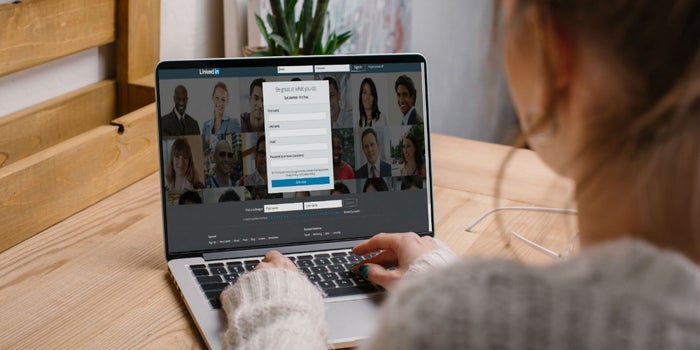 Linkedin ayudará a jóvenes con sus crisis de carrera