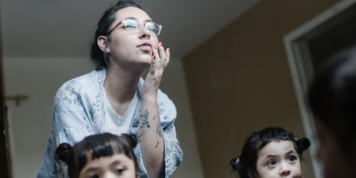 Ella es la mamá que confecciona lencería a tu medida
