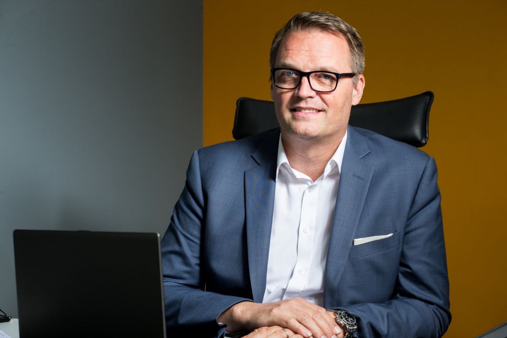 12月以降発売予定Christensen, Henrik SkovSet van 2 trekkers: Volvo F16 /TEKNO 1/50 Henrik Kristoffersen