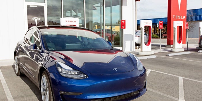 Elon Musk reconoce falla en frenos del Tesla Model 3