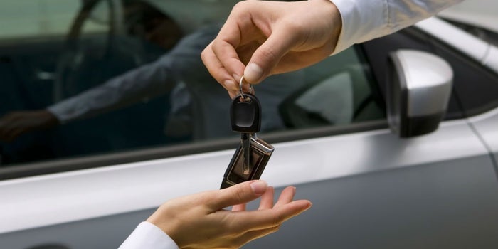 El francés que quiere que ganes dinero cuando no usas tu auto