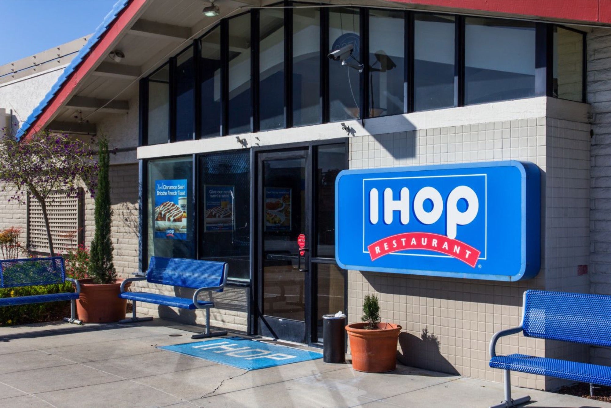 Why IHOP is changing its name to IHOb – Daily News