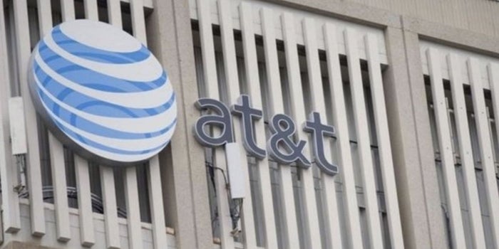 En decisión única, juez aprueba posible compra de AT&T a Time Warner