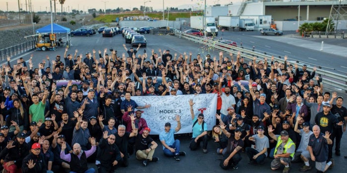 Elon Musk ya cumplió con sus objetivos en Tesla... medio año más tarde