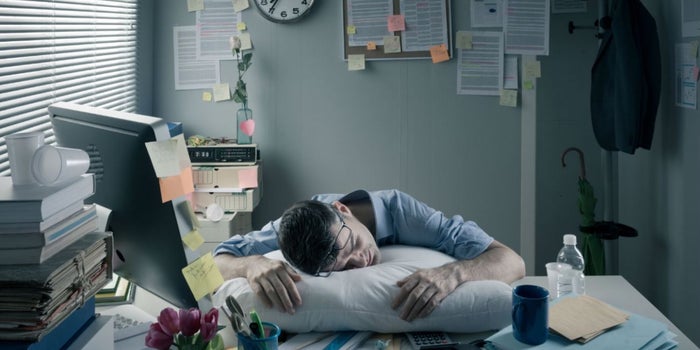 ¿Eres adicto al trabajo? 6 señales para descubrirlo