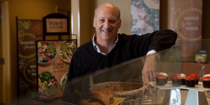 'Desearía haber despedido a más personas': fundador de Panera Bread