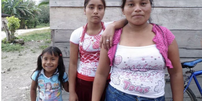 El programa mexicano que intenta reducir la pobreza de mujeres beneficia más a sus maridos