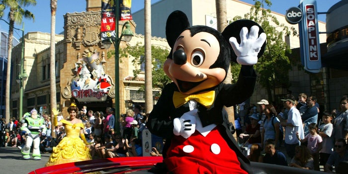Disneyland aumentará salario a sus empleados a 15 dólares por hora