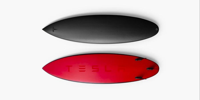 Tesla lanza una tabla de surf de 1,500 dólares