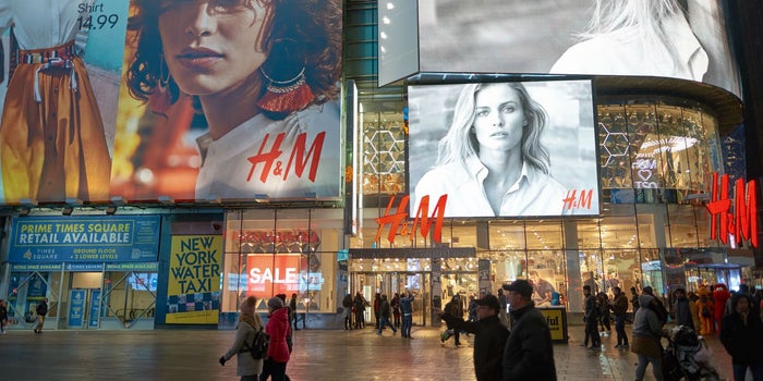 Pronto podrías tomar café y clases de yoga en las tiendas de H&M