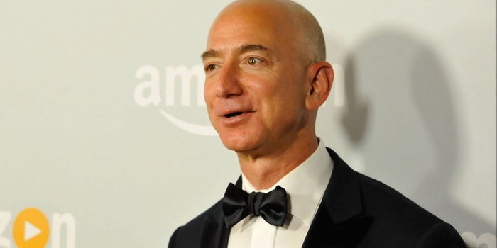 Algunos trabajadores de Amazon podrían solo obtener un aumento salarial de 1 dólar por hora